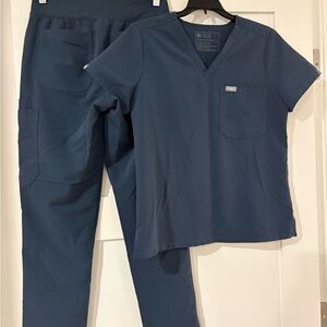 Figs Technical Collection Scrub Top and Bottom in Dark Blue